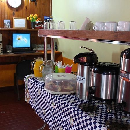 Residencial Noelia Hostel プエルト・イグアス エクステリア 写真