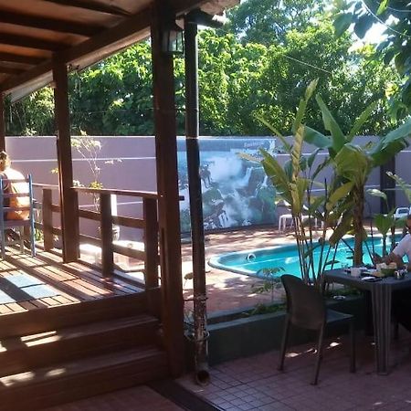Residencial Noelia Hostel プエルト・イグアス エクステリア 写真