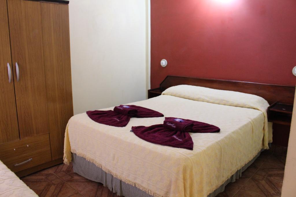 Residencial Noelia Hostel プエルト・イグアス エクステリア 写真