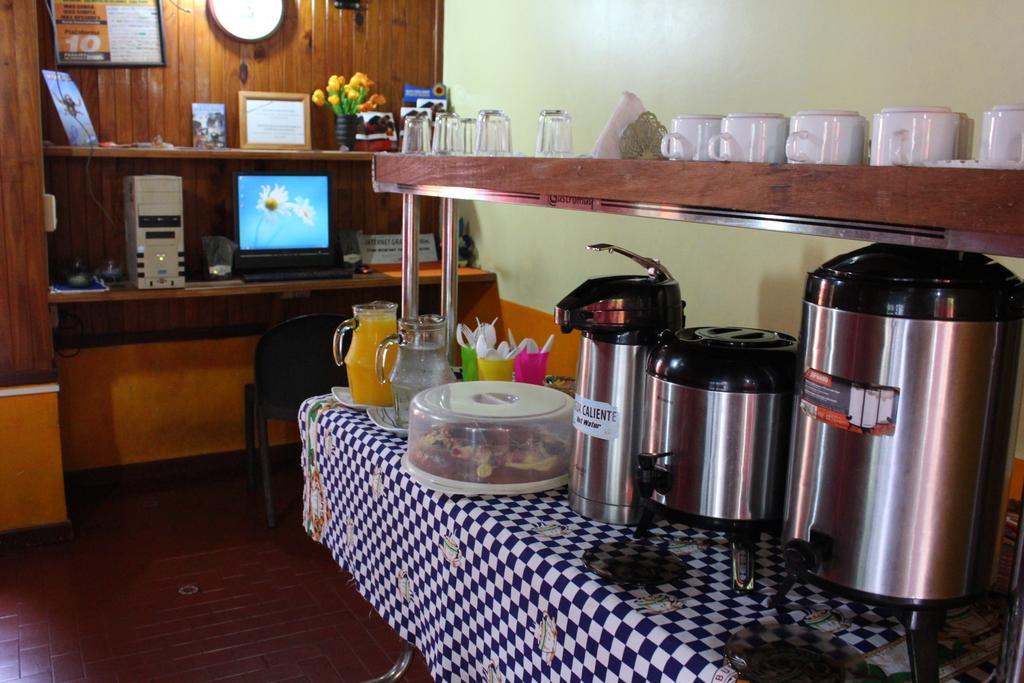 Residencial Noelia Hostel プエルト・イグアス エクステリア 写真