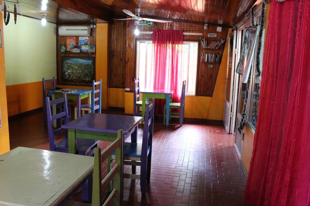 Residencial Noelia Hostel プエルト・イグアス エクステリア 写真