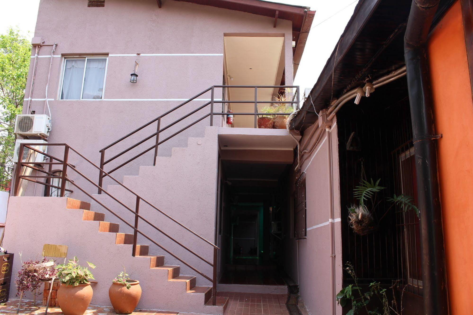 Residencial Noelia Hostel プエルト・イグアス エクステリア 写真
