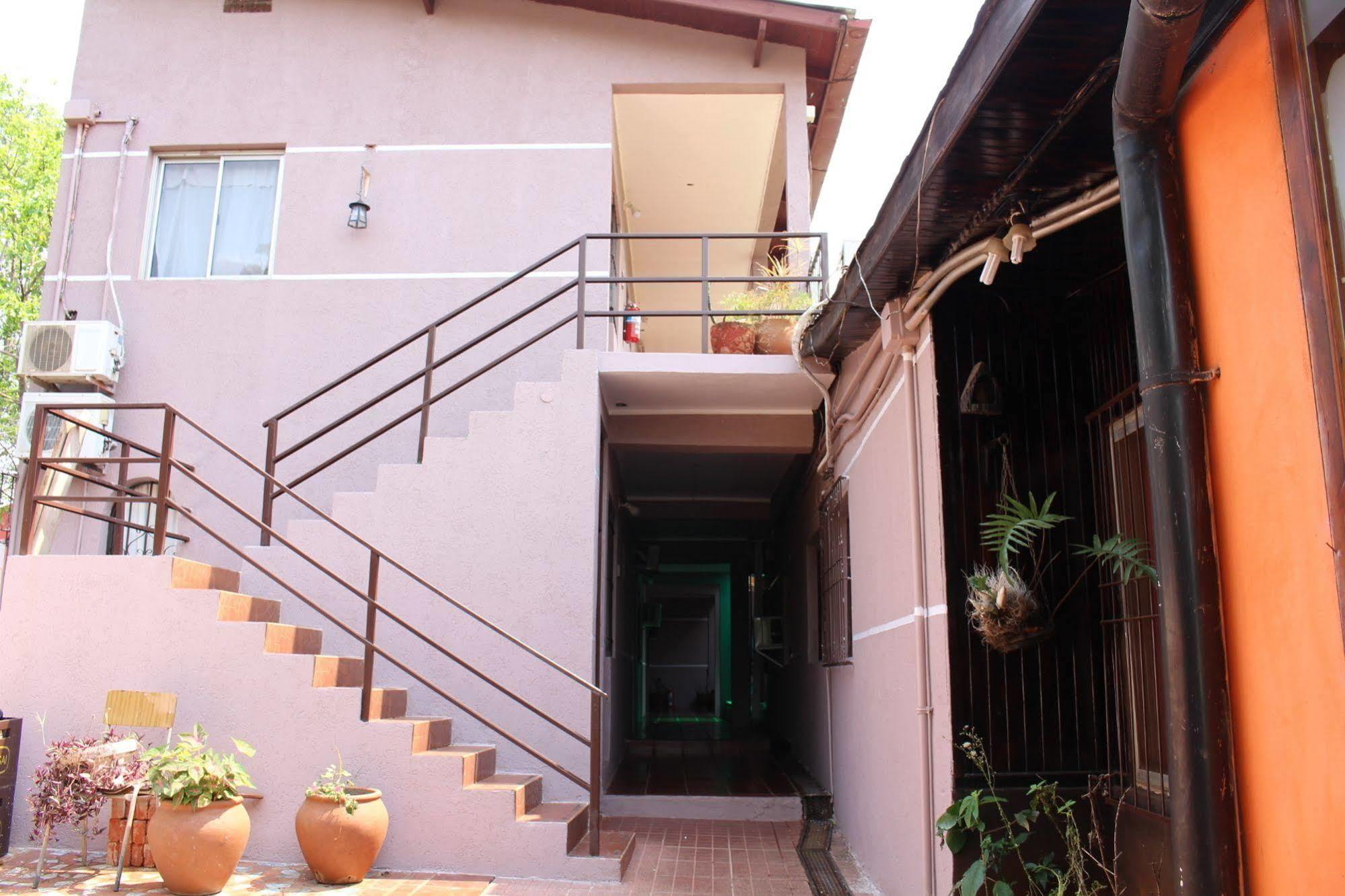 Residencial Noelia Hostel プエルト・イグアス エクステリア 写真
