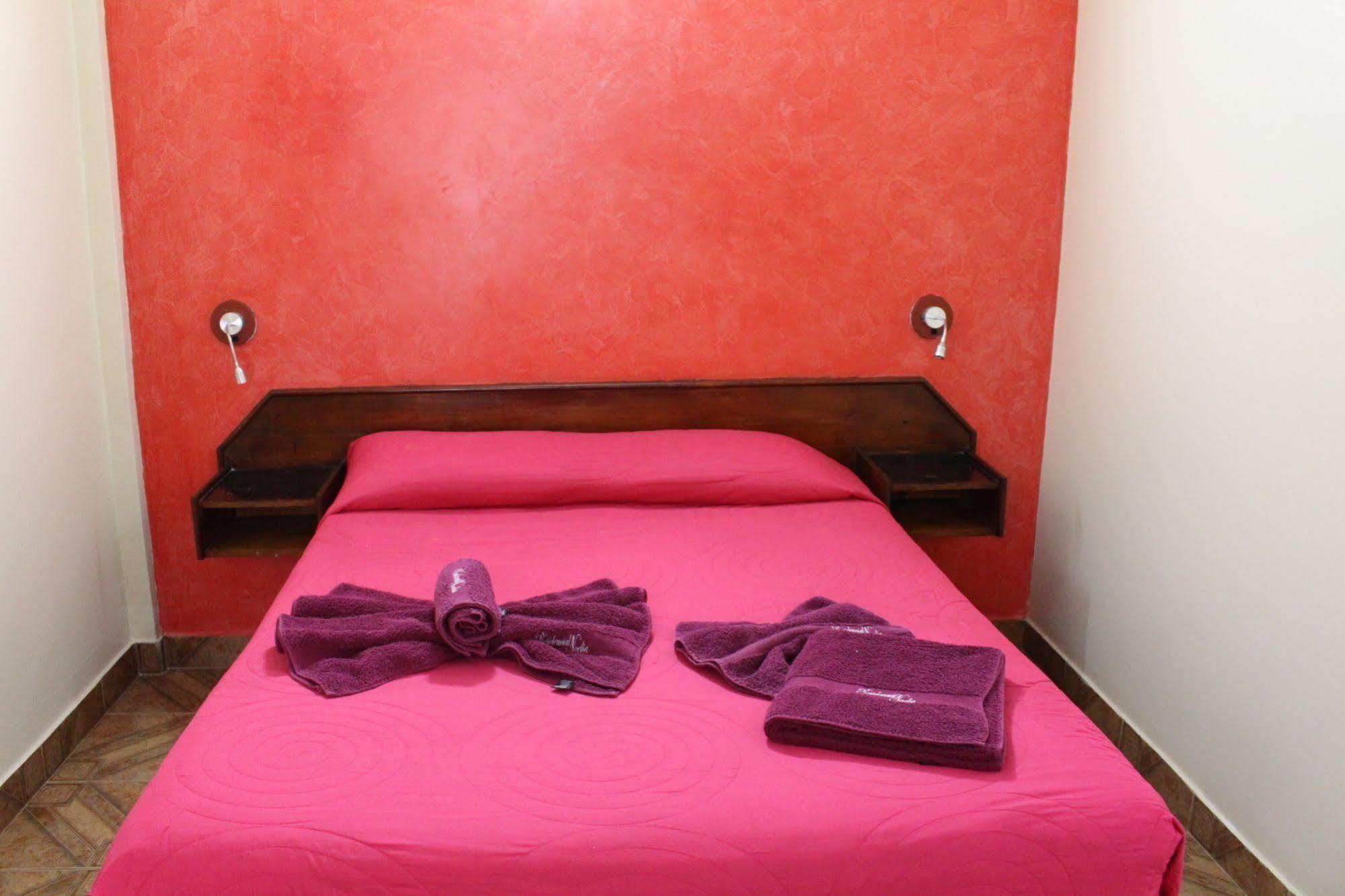 Residencial Noelia Hostel プエルト・イグアス エクステリア 写真