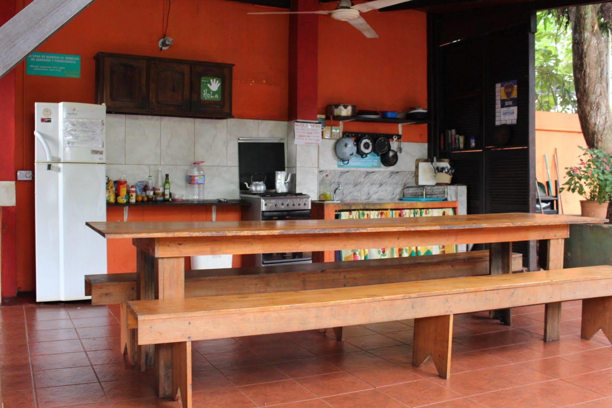 Residencial Noelia Hostel プエルト・イグアス エクステリア 写真