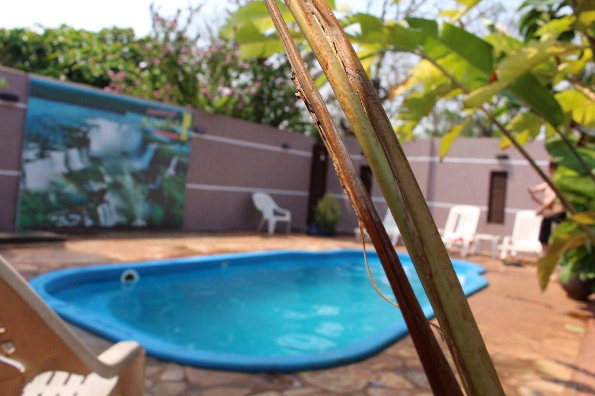 Residencial Noelia Hostel プエルト・イグアス エクステリア 写真