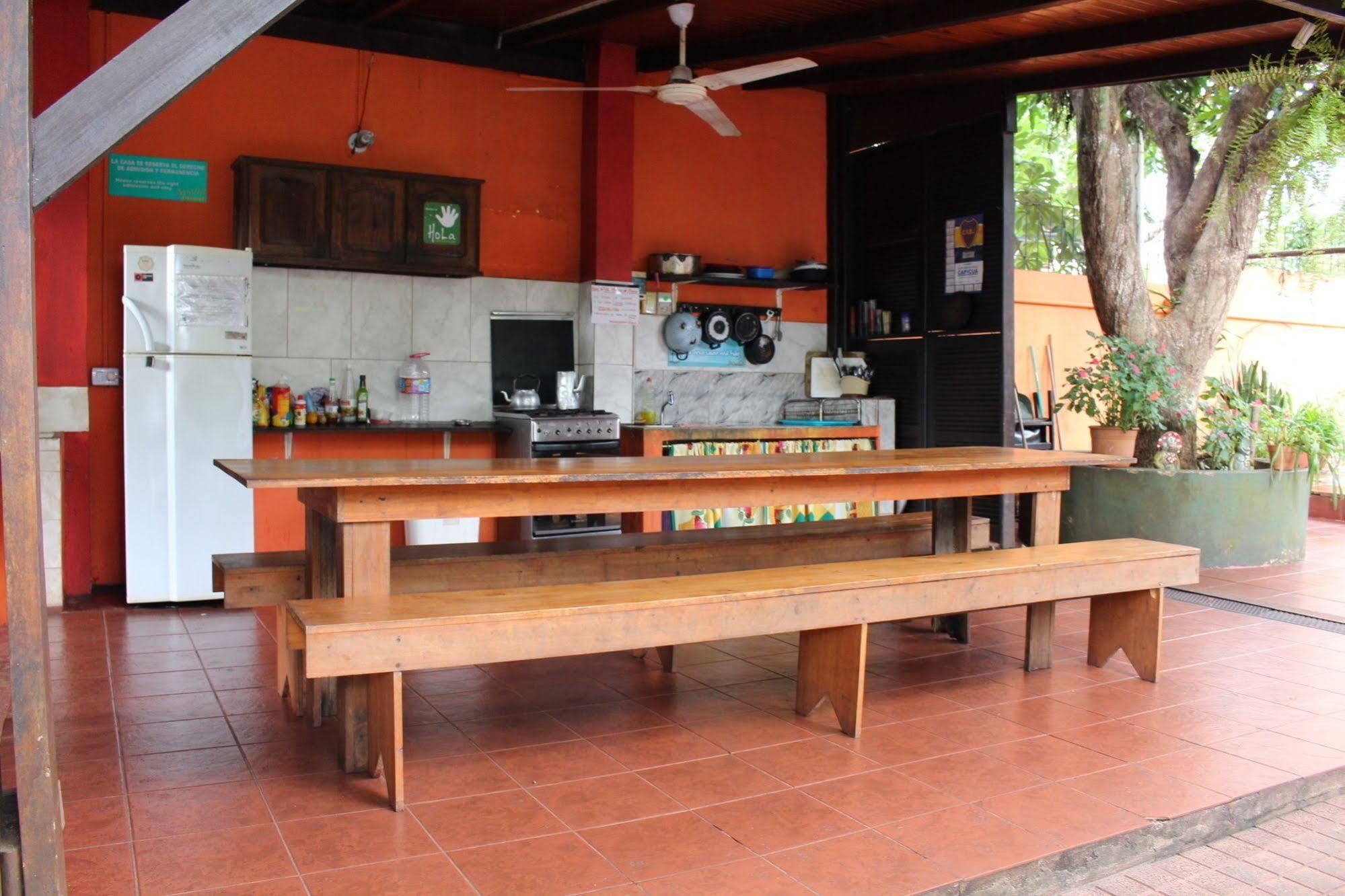 Residencial Noelia Hostel プエルト・イグアス エクステリア 写真