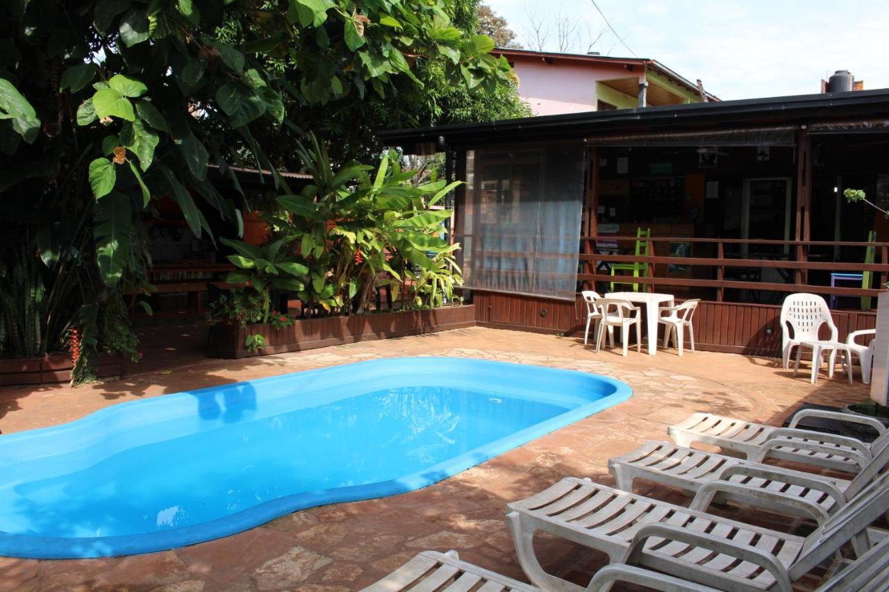 Residencial Noelia Hostel プエルト・イグアス エクステリア 写真