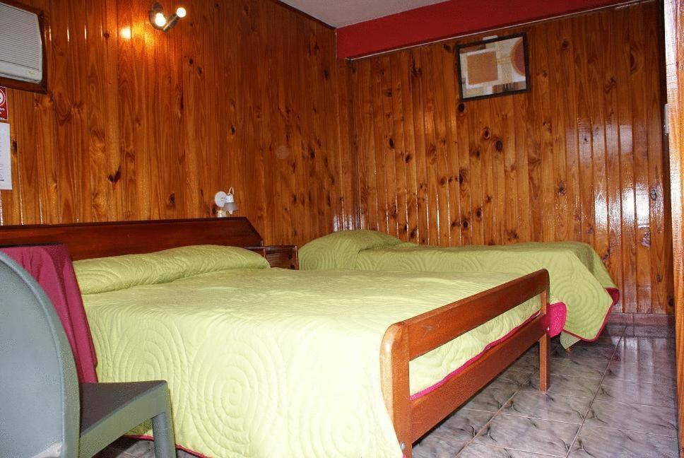 Residencial Noelia Hostel プエルト・イグアス エクステリア 写真