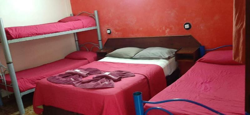 Residencial Noelia Hostel プエルト・イグアス エクステリア 写真