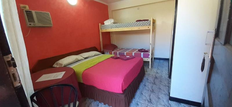 Residencial Noelia Hostel プエルト・イグアス エクステリア 写真
