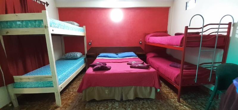 Residencial Noelia Hostel プエルト・イグアス エクステリア 写真