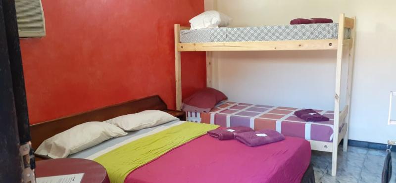 Residencial Noelia Hostel プエルト・イグアス エクステリア 写真