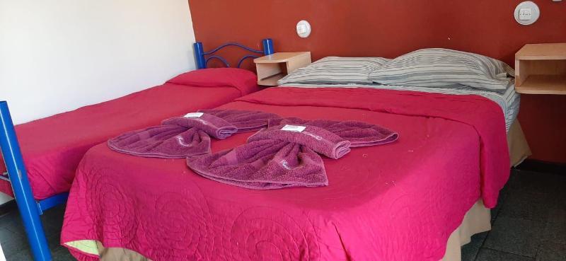 Residencial Noelia Hostel プエルト・イグアス エクステリア 写真