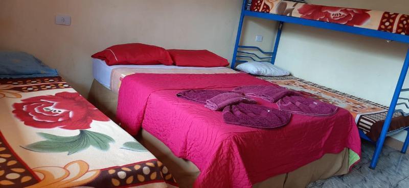 Residencial Noelia Hostel プエルト・イグアス エクステリア 写真