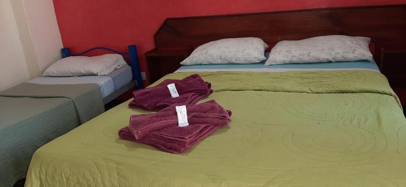 Residencial Noelia Hostel プエルト・イグアス エクステリア 写真